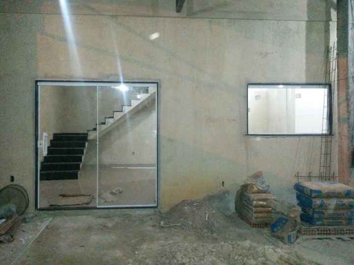Térreo atualmente. Agora estamos fazendo o muro e logo vamos calçar a frente da casa :D