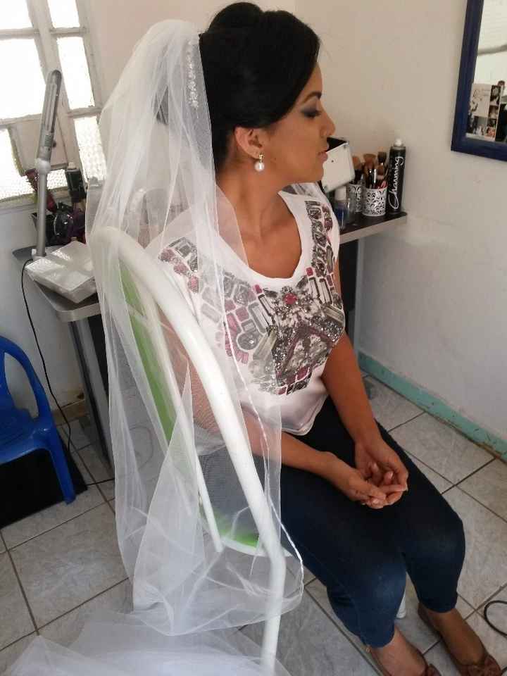 Penteado: Infelizmente eu esqueci de tirar foto do penteado sem o véu, mais nessa foto dá pra ver di