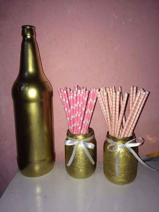Vidros personalizados com dourado e canudos decorados 