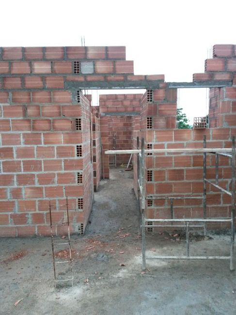 Construção do 2o andar. Porta da área de serviço que dá para o corredor dos quartos e banheiro