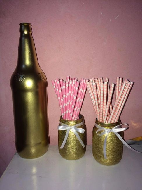 Vidros personalizados com dourado e canudos decorados 