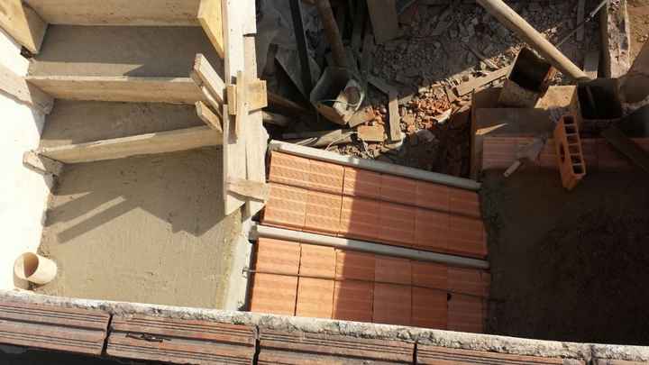 CONSTRUÇÃO DA CASA - ESCADA