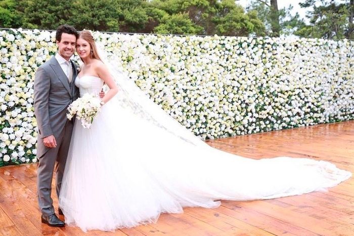 Qual vestido de noiva é mais bonito? 3
