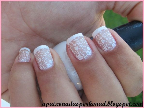 Unhas com decoração de renda