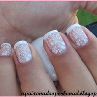 Unhas com decoração de renda