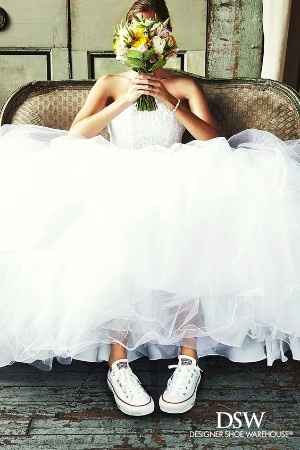 2. Tênis com vestido