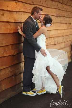 7. Tênis com vestido