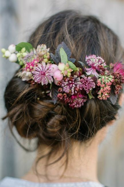 Flores com muita personalidade para o cabelo da noiva - 4