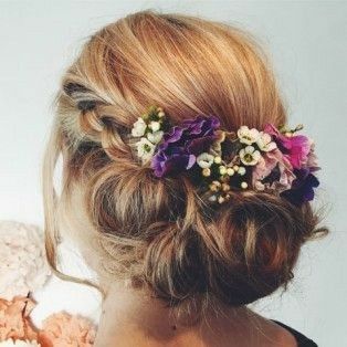 Flores com muita personalidade para o cabelo da noiva - 5
