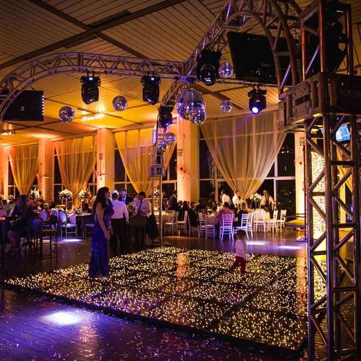 pista de dança com microlâmpadas
