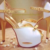 Sapato Branco e dourado