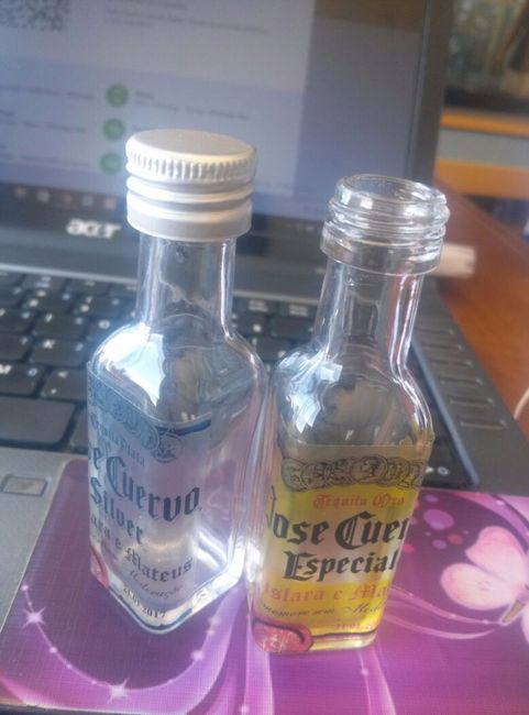 garrafinhas de tequila..falta os copos