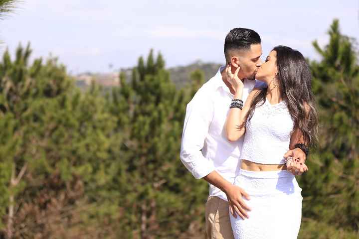 aquele beijo tipico nas fotos.