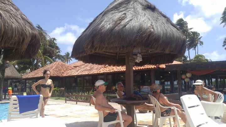 Restaurante do lado da piscina
