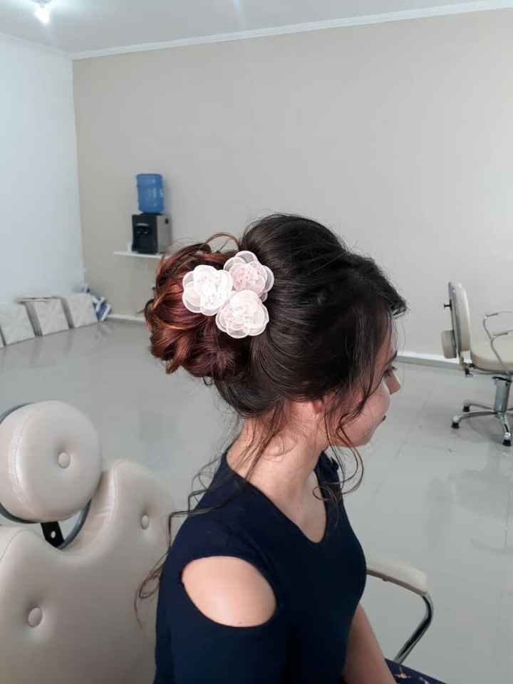 Detalhe do penteado. - 1