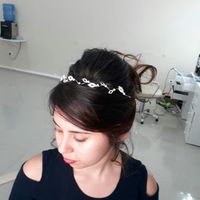 Detalhe do penteado. - 2