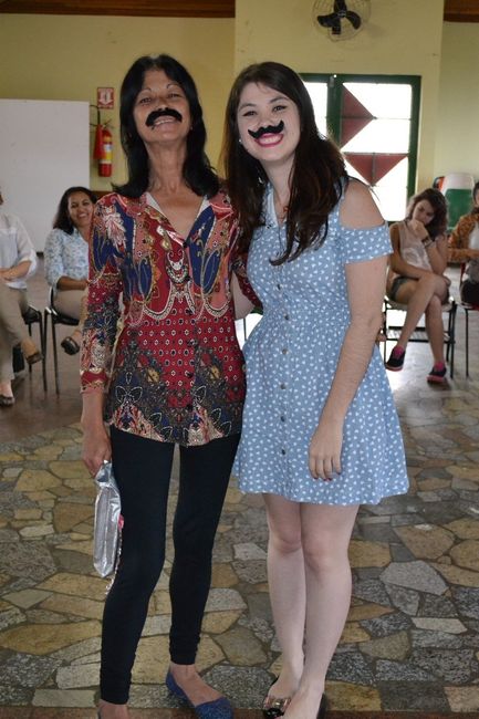 Brincadeira do chá - Brinde (Minha tia ganhou o brinde e um bigode, rs) 