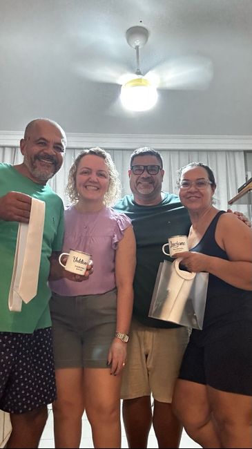 Entrega das lembranças dos padrinhos Luciane e Valdionor 1