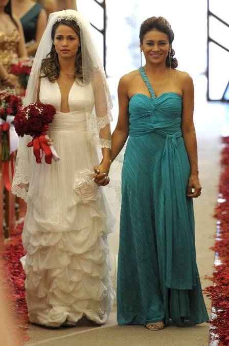 mae entrando com a noiva