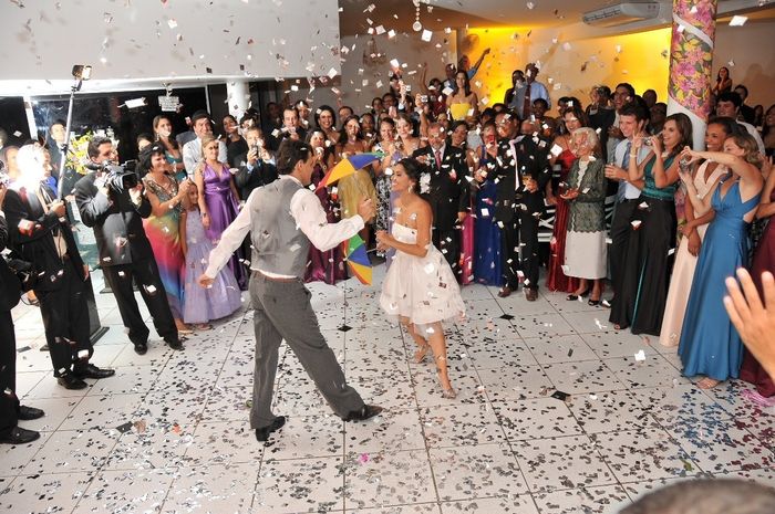 Noiva com o vestido curto