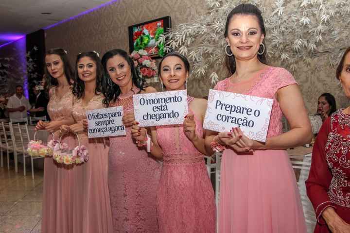Irmãs da noiva e floristas