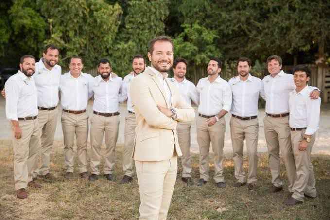 Meninas,estou com dúvida sobre a roupas dos padrinhos,minhas madrinhas terá a palestra de cor fúcsia