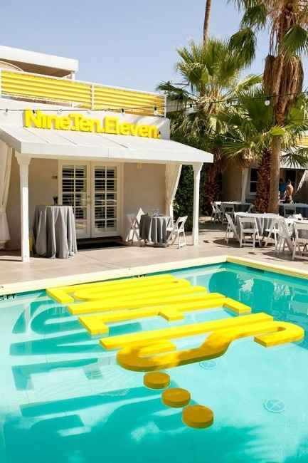 Letras na piscina!