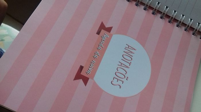 Muito livre, e tem muitas folhas, bom para anotar, colar....