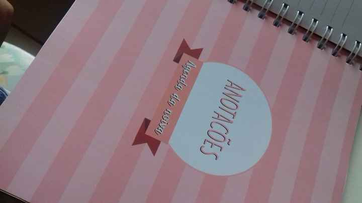 Muito livre, e tem muitas folhas, bom para anotar, colar....