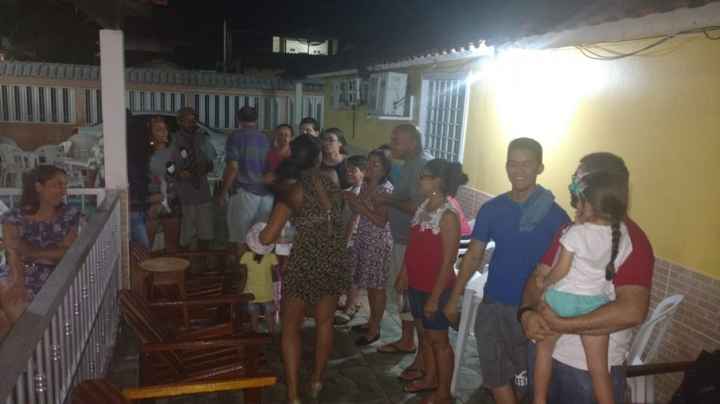 Brincadeira do eu nunca com os convidados... o restante tudo ensocado dentro da casa por causa da ch