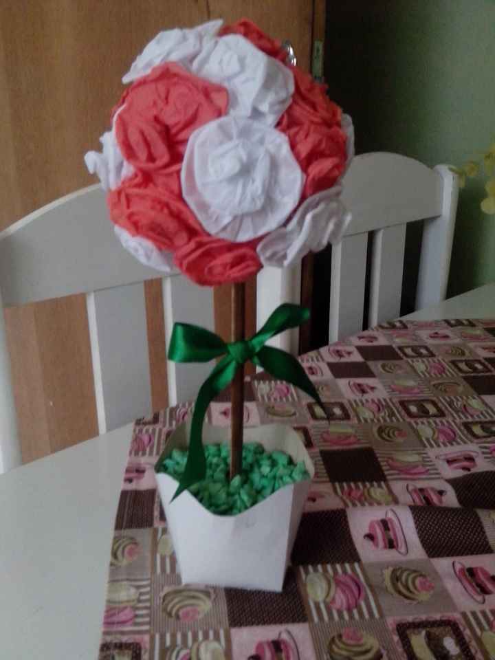 Meus arranjos de mesa de papel crepom ! - 1