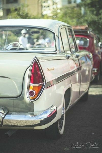 Qual a cor do carro? 1