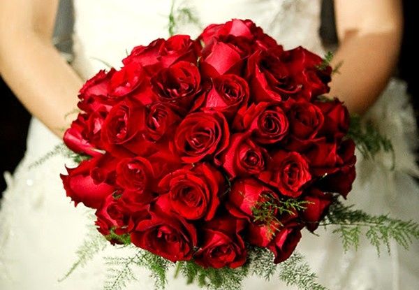 Flor vermelha: Representa amor e paixão, o vermelho é a cor dos amantes. Um buquê feito com botões d
