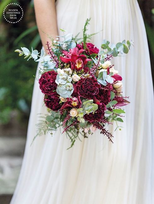 Meu buquê de noiva em um casamento marsala 6