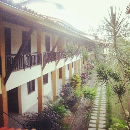 caminho até a área da piscina