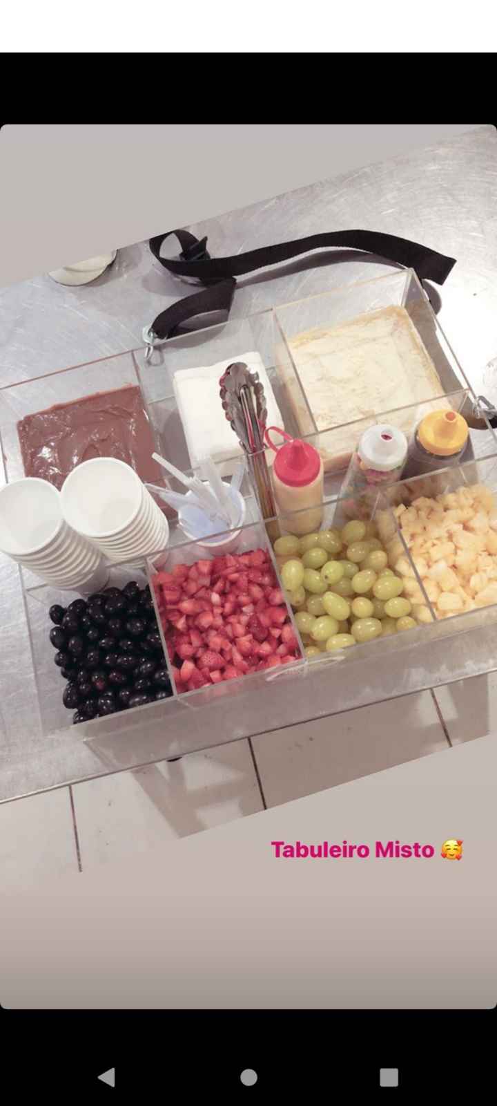 Tabuleiro de brigadeiro e frutas - 1