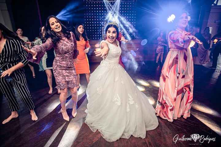 Minha alegria, pois as minhas amigas de infância vieram de muito longe. Para conhecimento dançamos e