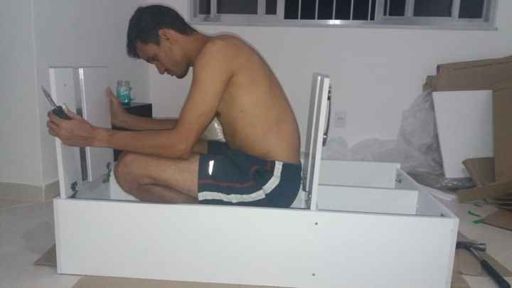 Mozão montando o armário da cozinha ♥