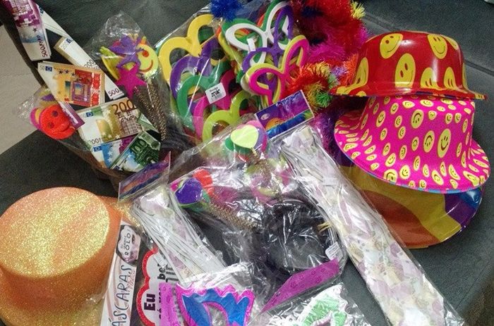 Chapéus, máscaras, gravatas, tiaras...