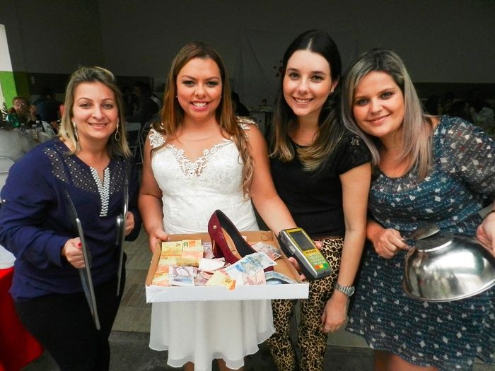 amigas e o sapatinho da noiva