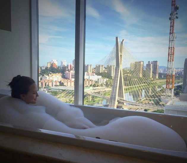 Pós-festa com banho de espuma em hotel de luxo