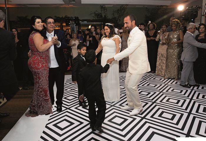Abrindo a pista de dança  o/