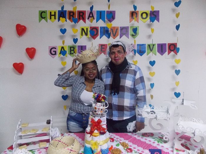 Noivos no final da festa...