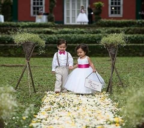 Roupas de daminhas e pajens - casamento ao livre - 2