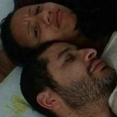 Uma foto que descreva o casal. - 1