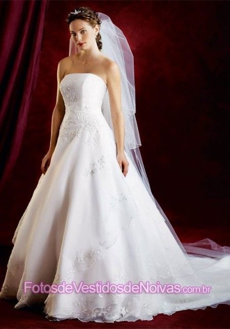 O VESTIDO É MAS OU MENUS ASSIM