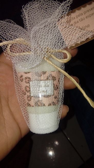 Eu mesma fiz as Tag's e esse tecido era um mosquiteiro de berço que estava sem utilidade.