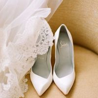 Sapatos - Branco simples e com um salto baixinho!