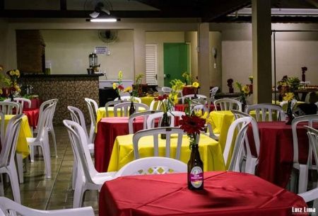 Como você se sentiria se fosse convidado a um chá de panela, mas não fosse convidado para o casament