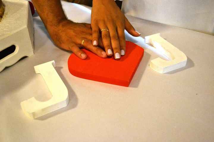 Letras e coração em mdf